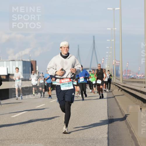 03.10.2025 - Köhlbrandbrückenlauf Jannik Wohlers http://msf.ph/oto/9082294 03.10.2025 09:55:02 Position 3 3524, 1544 meine-sportfotos.de