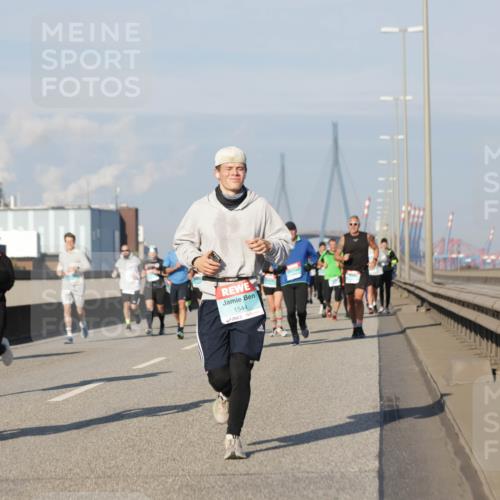 03.10.2025 - Köhlbrandbrückenlauf Jannik Wohlers http://msf.ph/oto/9082300 03.10.2025 09:55:02 Position 3 3524, 1544 meine-sportfotos.de