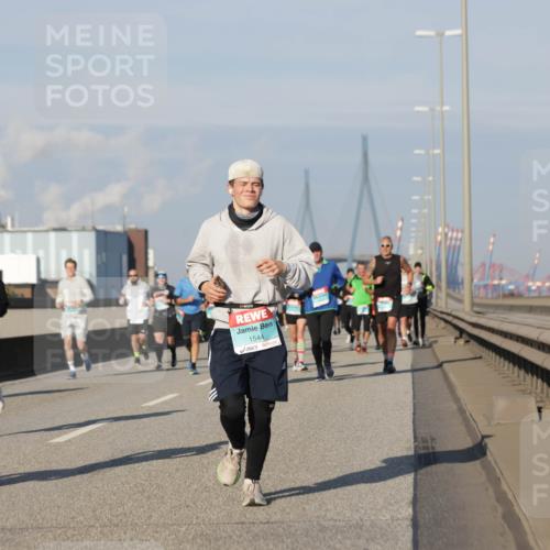 03.10.2025 - Köhlbrandbrückenlauf Jannik Wohlers http://msf.ph/oto/9082307 03.10.2025 09:55:02 Position 3 3524, 1544 meine-sportfotos.de