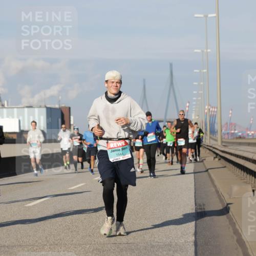 03.10.2025 - Köhlbrandbrückenlauf Jannik Wohlers http://msf.ph/oto/9082317 03.10.2025 09:55:02 Position 3 3524, 1544, 1 meine-sportfotos.de