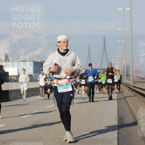 03.10.2025 - Köhlbrandbrückenlauf Jannik Wohlers http://msf.ph/oto/9082357 03.10.2025 09:55:02 Position 3 3524, 1544 meine-sportfotos.de