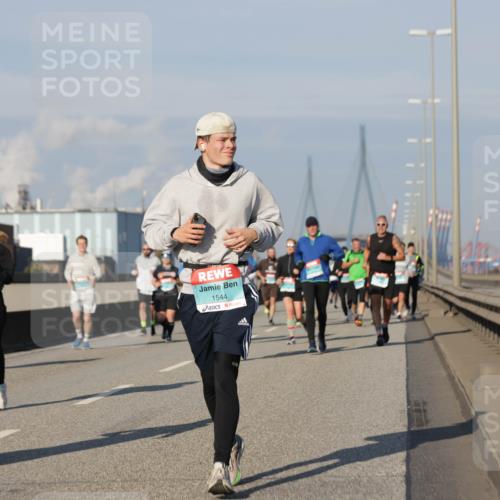 03.10.2025 - Köhlbrandbrückenlauf Jannik Wohlers http://msf.ph/oto/9082361 03.10.2025 09:55:02 Position 3 3524, 1544 meine-sportfotos.de