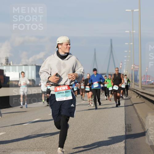 03.10.2025 - Köhlbrandbrückenlauf Jannik Wohlers http://msf.ph/oto/9082365 03.10.2025 09:55:02 Position 3 3524, 1544 meine-sportfotos.de