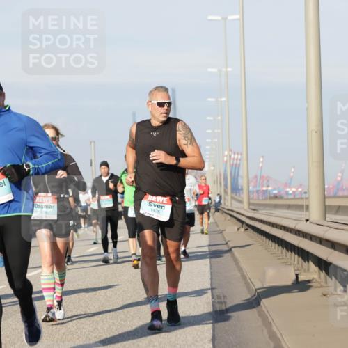 03.10.2025 - Köhlbrandbrückenlauf Jannik Wohlers http://msf.ph/oto/9082483 03.10.2025 09:55:08 Position 3 3202, 1636, 1435 meine-sportfotos.de