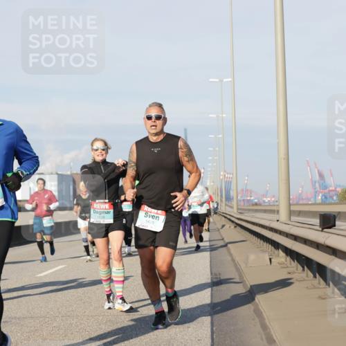 03.10.2025 - Köhlbrandbrückenlauf Jannik Wohlers http://msf.ph/oto/9082504 03.10.2025 09:55:09 Position 3 3202, 1636, 1435 meine-sportfotos.de