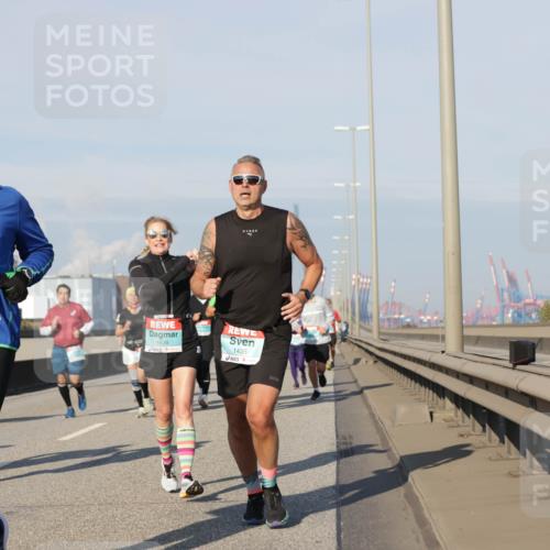 03.10.2025 - Köhlbrandbrückenlauf Jannik Wohlers http://msf.ph/oto/9082513 03.10.2025 09:55:09 Position 3 3202, 1636, 1435 meine-sportfotos.de