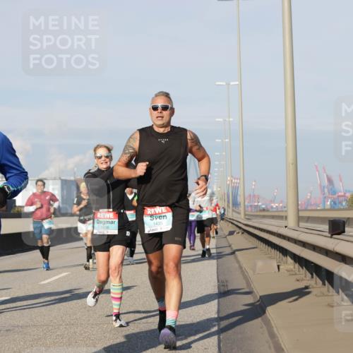 03.10.2025 - Köhlbrandbrückenlauf Jannik Wohlers http://msf.ph/oto/9082523 03.10.2025 09:55:09 Position 3 3202, 1636, 1435 meine-sportfotos.de