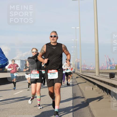 03.10.2025 - Köhlbrandbrückenlauf Jannik Wohlers http://msf.ph/oto/9082526 03.10.2025 09:55:09 Position 3 3202, 1636, 1435 meine-sportfotos.de