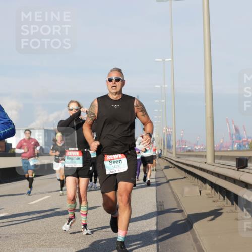 03.10.2025 - Köhlbrandbrückenlauf Jannik Wohlers http://msf.ph/oto/9082529 03.10.2025 09:55:10 Position 3 3202, 1636, 1435 meine-sportfotos.de