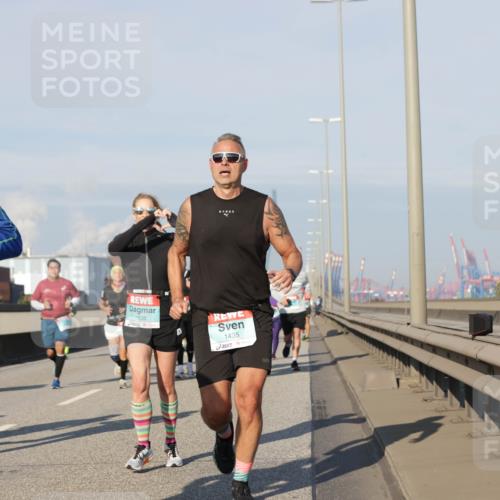 03.10.2025 - Köhlbrandbrückenlauf Jannik Wohlers http://msf.ph/oto/9082535 03.10.2025 09:55:10 Position 3 3202, 1636, 1435 meine-sportfotos.de