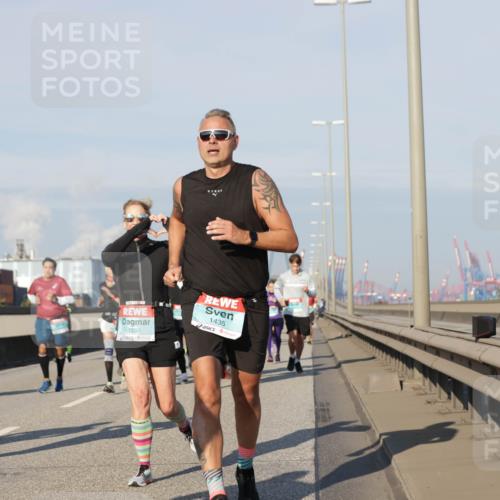 03.10.2025 - Köhlbrandbrückenlauf Jannik Wohlers http://msf.ph/oto/9082543 03.10.2025 09:55:10 Position 3 272, 1636, 1435 meine-sportfotos.de