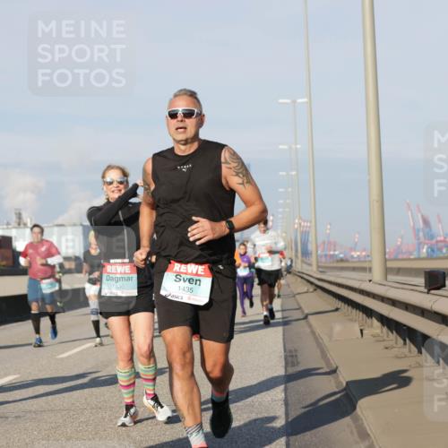 03.10.2025 - Köhlbrandbrückenlauf Jannik Wohlers http://msf.ph/oto/9082558 03.10.2025 09:55:10 Position 3 2729, 1636, 1435 meine-sportfotos.de