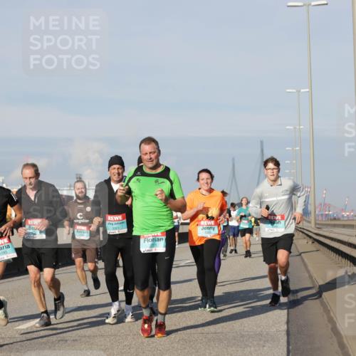 03.10.2025 - Köhlbrandbrückenlauf Jannik Wohlers http://msf.ph/oto/9082603 03.10.2025 09:55:13 Position 3 1093, 3321, 2711, 1350 meine-sportfotos.de