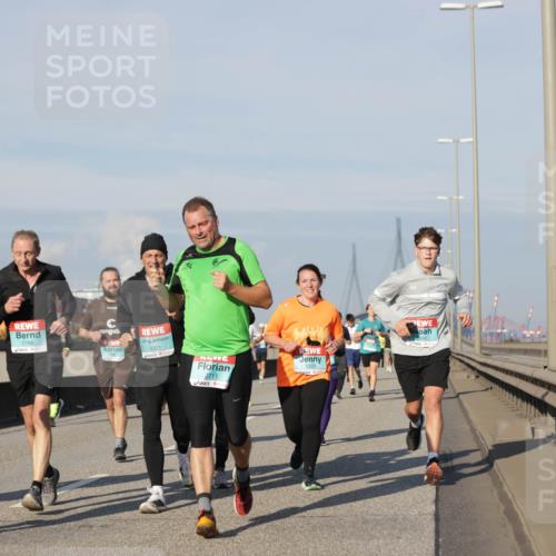 03.10.2025 - Köhlbrandbrückenlauf Jannik Wohlers http://msf.ph/oto/9082616 03.10.2025 09:55:13 Position 3 1093, 1786, 3321, 2711 meine-sportfotos.de
