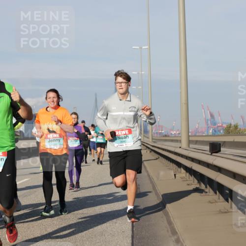 03.10.2025 - Köhlbrandbrückenlauf Jannik Wohlers http://msf.ph/oto/9082630 03.10.2025 09:55:14 Position 3 3321, 2711, 1350, 2040 meine-sportfotos.de