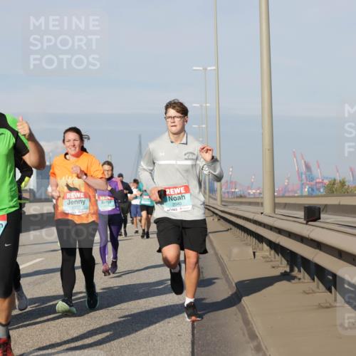 03.10.2025 - Köhlbrandbrückenlauf Jannik Wohlers http://msf.ph/oto/9082636 03.10.2025 09:55:14 Position 3 3321, 2711, 1350, 2040 meine-sportfotos.de