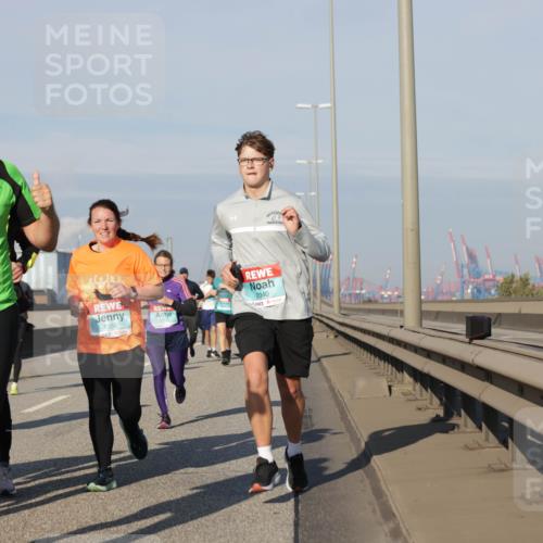 03.10.2025 - Köhlbrandbrückenlauf Jannik Wohlers http://msf.ph/oto/9082647 03.10.2025 09:55:14 Position 3 3321, 1350, 2711, 13, 2040 meine-sportfotos.de