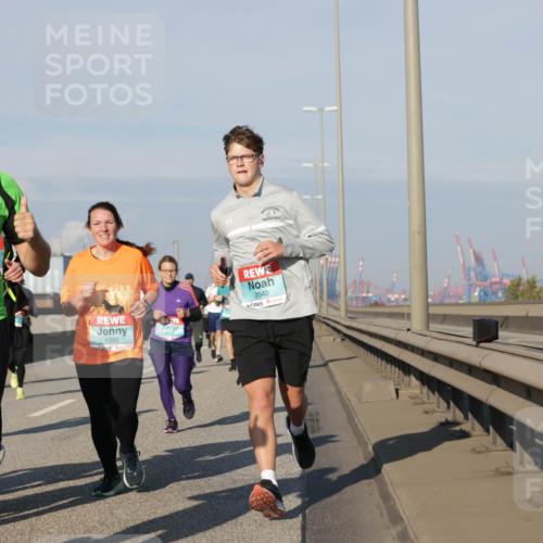 03.10.2025 - Köhlbrandbrückenlauf Jannik Wohlers http://msf.ph/oto/9082656 03.10.2025 09:55:14 Position 3 3321, 2711, 1350, 2040 meine-sportfotos.de