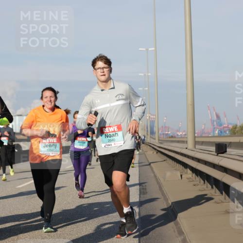 03.10.2025 - Köhlbrandbrückenlauf Jannik Wohlers http://msf.ph/oto/9082670 03.10.2025 09:55:14 Position 3 2711, 1350, 2040 meine-sportfotos.de