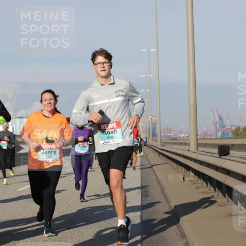 03.10.2025 - Köhlbrandbrückenlauf Jannik Wohlers http://msf.ph/oto/9082673 03.10.2025 09:55:15 Position 3 2711, 1350, 2040 meine-sportfotos.de