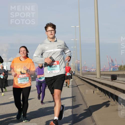 03.10.2025 - Köhlbrandbrückenlauf Jannik Wohlers http://msf.ph/oto/9082679 03.10.2025 09:55:15 Position 3 2711, 1350, 2040 meine-sportfotos.de