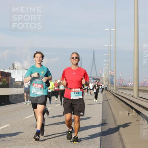 03.10.2025 - Köhlbrandbrückenlauf Jannik Wohlers http://msf.ph/oto/9082770 03.10.2025 09:55:20 Position 3 3200, 3201 meine-sportfotos.de