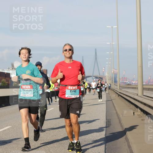 03.10.2025 - Köhlbrandbrückenlauf Jannik Wohlers http://msf.ph/oto/9082811 03.10.2025 09:55:21 Position 3 3200, 3201 meine-sportfotos.de