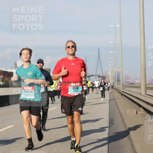 03.10.2025 - Köhlbrandbrückenlauf Jannik Wohlers http://msf.ph/oto/9082819 03.10.2025 09:55:21 Position 3 3200, 3201 meine-sportfotos.de