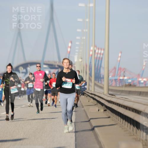03.10.2025 - Köhlbrandbrückenlauf Jannik Wohlers http://msf.ph/oto/9083130 03.10.2025 09:55:35 Position 3 3711 meine-sportfotos.de