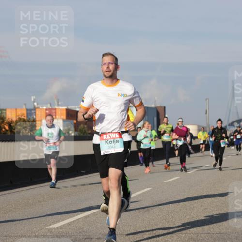 03.10.2025 - Köhlbrandbrückenlauf Jannik Wohlers http://msf.ph/oto/9083166 03.10.2025 09:55:37 Position 3 1801, 3345 meine-sportfotos.de