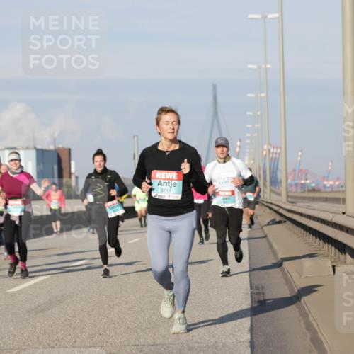 03.10.2025 - Köhlbrandbrückenlauf Jannik Wohlers http://msf.ph/oto/9083224 03.10.2025 09:55:40 Position 3 3711 meine-sportfotos.de