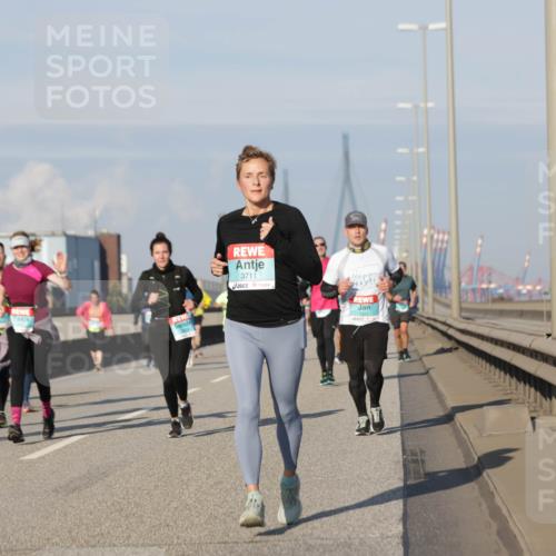 03.10.2025 - Köhlbrandbrückenlauf Jannik Wohlers http://msf.ph/oto/9083234 03.10.2025 09:55:40 Position 3 3711, 1491 meine-sportfotos.de
