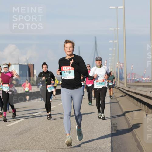 03.10.2025 - Köhlbrandbrückenlauf Jannik Wohlers http://msf.ph/oto/9083241 03.10.2025 09:55:40 Position 3 3711, 1491 meine-sportfotos.de