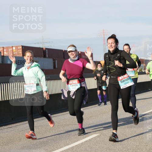 03.10.2025 - Köhlbrandbrückenlauf Jannik Wohlers http://msf.ph/oto/9083320 03.10.2025 09:55:44 Position 3 3717, 1568, 1520, 2939 meine-sportfotos.de
