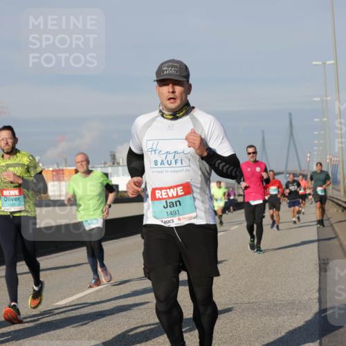 03.10.2025 - Köhlbrandbrückenlauf Jannik Wohlers http://msf.ph/oto/9083326 03.10.2025 09:55:44 Position 3 2939, 1520, 1491 meine-sportfotos.de
