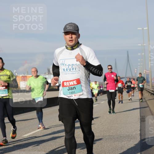 03.10.2025 - Köhlbrandbrückenlauf Jannik Wohlers http://msf.ph/oto/9083334 03.10.2025 09:55:44 Position 3 2939, 1520, 1491 meine-sportfotos.de