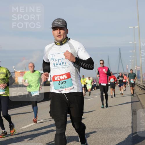03.10.2025 - Köhlbrandbrückenlauf Jannik Wohlers http://msf.ph/oto/9083340 03.10.2025 09:55:44 Position 3 9, 1520, 1491 meine-sportfotos.de