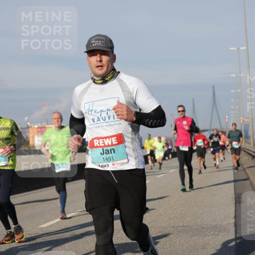 03.10.2025 - Köhlbrandbrückenlauf Jannik Wohlers http://msf.ph/oto/9083344 03.10.2025 09:55:44 Position 3 1520, 1491 meine-sportfotos.de