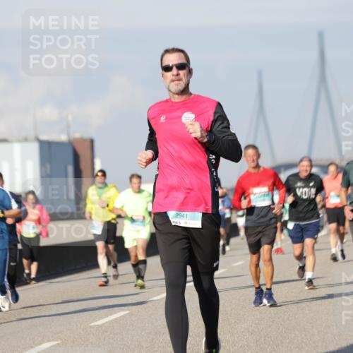 03.10.2025 - Köhlbrandbrückenlauf Jannik Wohlers http://msf.ph/oto/9083362 03.10.2025 09:55:46 Position 3 2941 meine-sportfotos.de