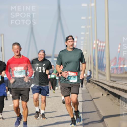 03.10.2025 - Köhlbrandbrückenlauf Jannik Wohlers http://msf.ph/oto/9083376 03.10.2025 09:55:47 Position 3 1038, 1501 meine-sportfotos.de