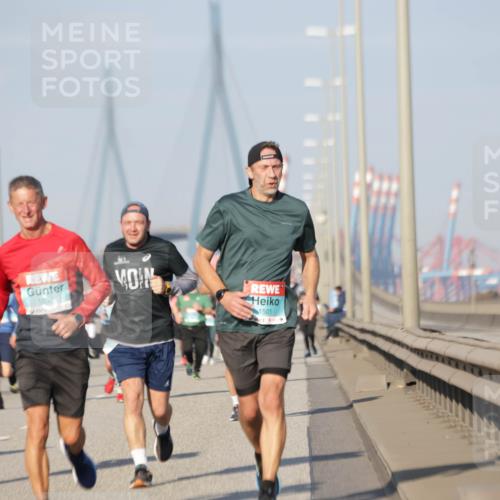03.10.2025 - Köhlbrandbrückenlauf Jannik Wohlers http://msf.ph/oto/9083397 03.10.2025 09:55:48 Position 3 1038, 1501 meine-sportfotos.de