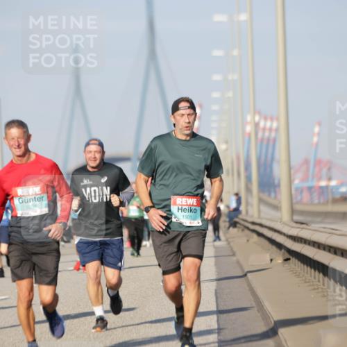 03.10.2025 - Köhlbrandbrückenlauf Jannik Wohlers http://msf.ph/oto/9083402 03.10.2025 09:55:48 Position 3 1038, 1501 meine-sportfotos.de