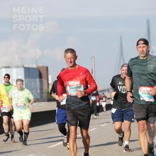 03.10.2025 - Köhlbrandbrückenlauf Jannik Wohlers http://msf.ph/oto/9083426 03.10.2025 09:55:49 Position 3 1038, 1501 meine-sportfotos.de