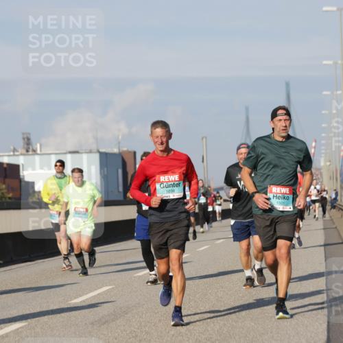 03.10.2025 - Köhlbrandbrückenlauf Jannik Wohlers http://msf.ph/oto/9083435 03.10.2025 09:55:50 Position 3 1038, 1501 meine-sportfotos.de