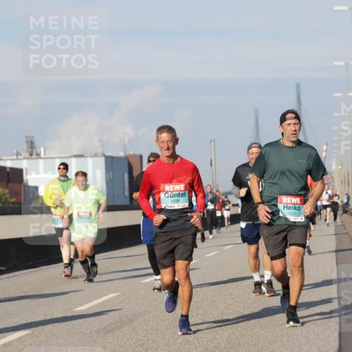 03.10.2025 - Köhlbrandbrückenlauf Jannik Wohlers http://msf.ph/oto/9083439 03.10.2025 09:55:50 Position 3 1038, 1501 meine-sportfotos.de