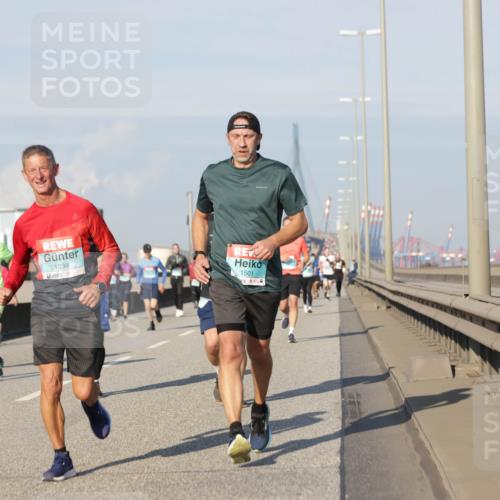 03.10.2025 - Köhlbrandbrückenlauf Jannik Wohlers http://msf.ph/oto/9083472 03.10.2025 09:55:51 Position 3 1038, 1501 meine-sportfotos.de