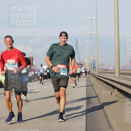 03.10.2025 - Köhlbrandbrückenlauf Jannik Wohlers http://msf.ph/oto/9083505 03.10.2025 09:55:51 Position 3 103, 501 meine-sportfotos.de