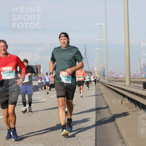 03.10.2025 - Köhlbrandbrückenlauf Jannik Wohlers http://msf.ph/oto/9083542 03.10.2025 09:55:52 Position 3 1038, 1501 meine-sportfotos.de