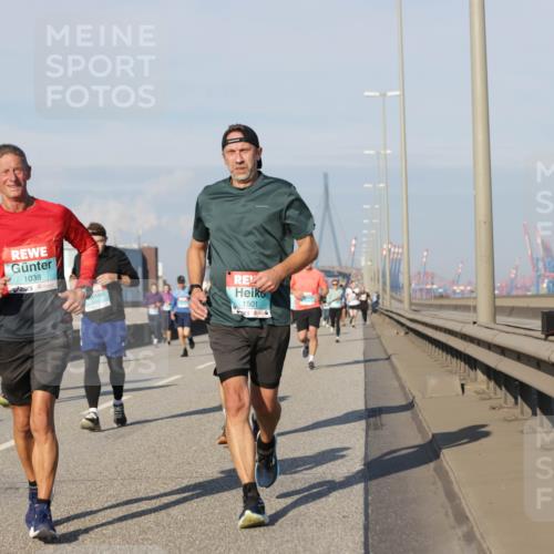 03.10.2025 - Köhlbrandbrückenlauf Jannik Wohlers http://msf.ph/oto/9083548 03.10.2025 09:55:52 Position 3 1038, 1501 meine-sportfotos.de