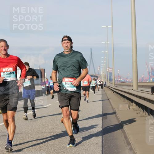 03.10.2025 - Köhlbrandbrückenlauf Jannik Wohlers http://msf.ph/oto/9083552 03.10.2025 09:55:52 Position 3 1038, 1501 meine-sportfotos.de